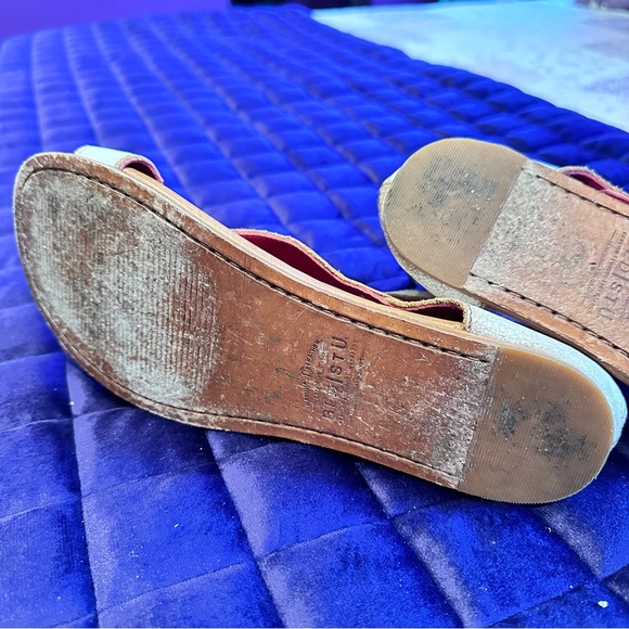Bed Stu Soto Leather T-Strap Sandals - Picture 5 of 10
